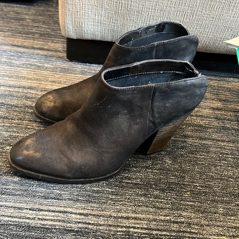 Cut out bootie